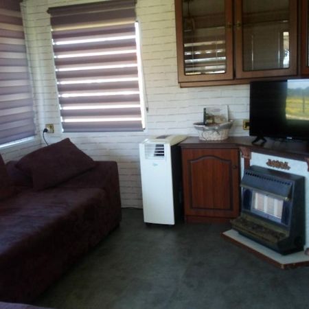 Mobil Home Vintage A La Ferme Des Buttons Rosnay  المظهر الخارجي الصورة